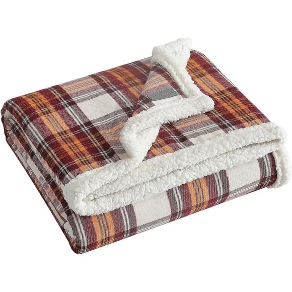 Edgewood Red Reversible Sherpa Fleece Bedding Home Decor for All Seasons - Picture 7 of 11
